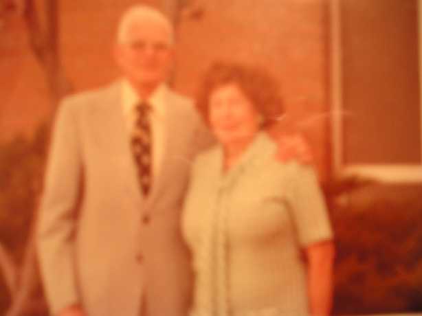 Uncle Yeates & my mother, Cleona, about 1988_QQ RED30PCT  P7120327